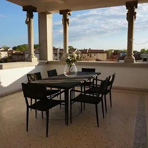 Apartment Stylish Penthouse In Venice Lido, 10 Minutes From Saint Marks Square, Lido di Venezia